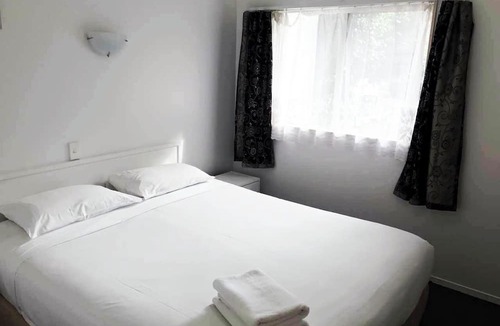 Epsom Hotel | Siesta Motel