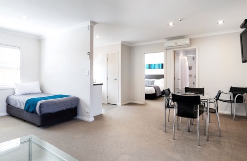 Fitzroy Hotel | Beach Street Motel Apartments