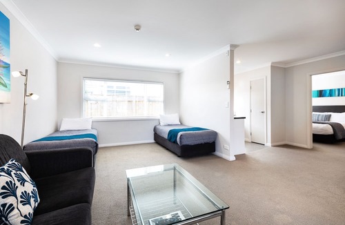 Fitzroy Hotel | Beach Street Motel Apartments