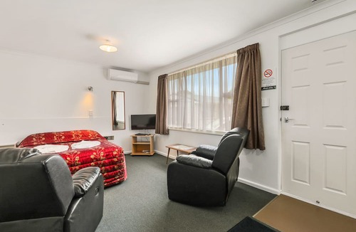 Woolston Hotel | Arcadia Motel