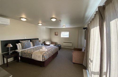 Merivale Hotel | De Lago Motel Apartments