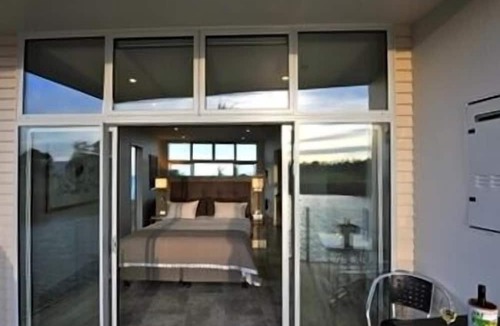 Tasman Bed & Breakfast | The Waters