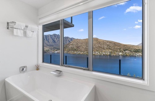 Frankton House | MODERN ALPINE LIVING SPECTACULAR VIEW
