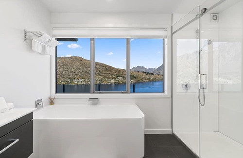 Frankton House | MODERN ALPINE LIVING SPECTACULAR VIEW