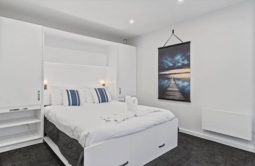 Frankton House | MODERN ALPINE LIVING SPECTACULAR VIEW