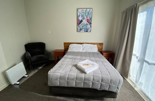 Mangere Cabin | Airport Westney Lodge