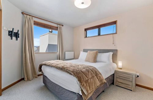 Fernhill House | Condo On Caples |Entertainers Dream + Hot Tub
