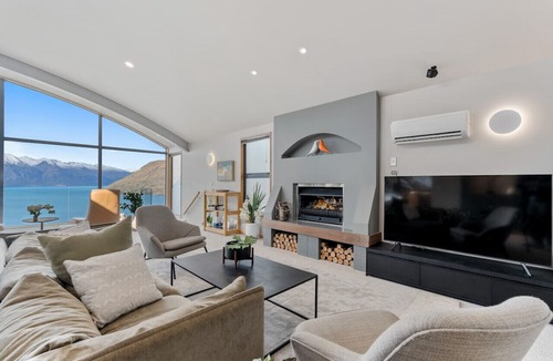 Fernhill House | Condo On Caples |Entertainers Dream + Hot Tub