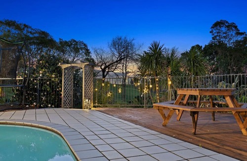 Stillwater House | Hilltop Retreat with BBQ, Sauna, Spa & Pool