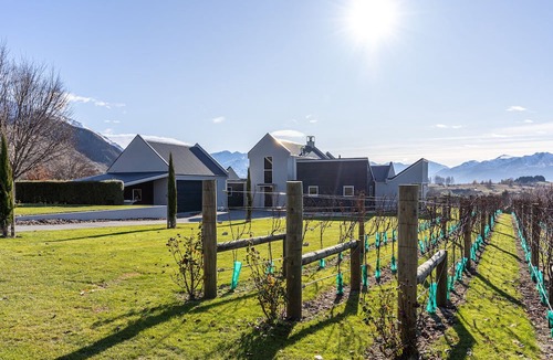 Wanaka House | Elderberry Elegance – Wanaka Holiday Home