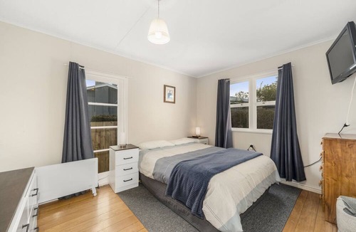 Richmond Heights House | Kererū Lodge – Two Mile Bay Holiday Home