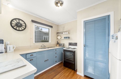 Richmond Heights House | Kererū Lodge – Two Mile Bay Holiday Home