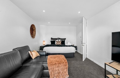 Queenstown Villa | 1 St. Marks