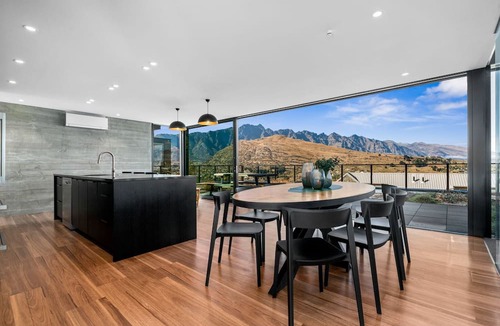 Queenstown Villa | 1 St. Marks