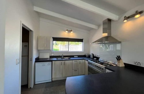 Oneroa House | The beach is calling!
