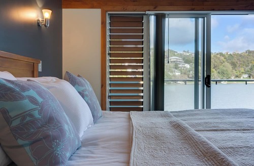 Opua Apartment | Bay of Islands On The Water Apartment -The Landing