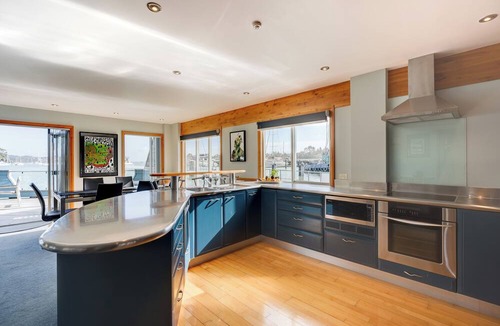 Opua Apartment | Bay of Islands On The Water Apartment -The Landing