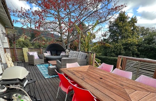 Waitao House | Spacious bungalow set in an avocado orchard.