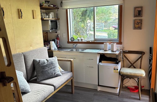 Kimbolton House | Shambhala Cosy Kimbolton Tiny house and gardens