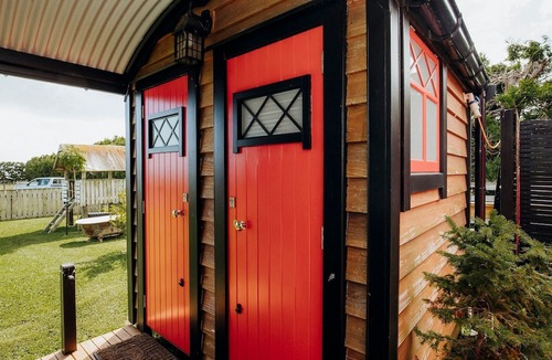 Onaero Cottage | Onaero s Quaint Little Cottages
