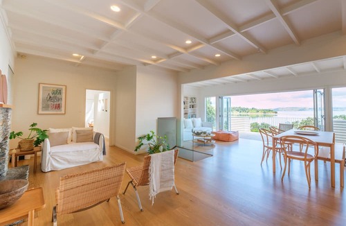 Omiha Villa | Koi Waiheke with private beach access