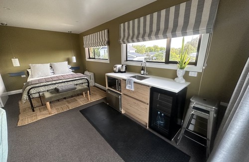 Christchurch Apartment | Studio on tree lined street