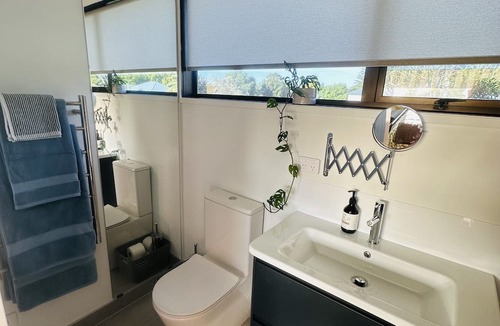 Christchurch Apartment | Studio on tree lined street