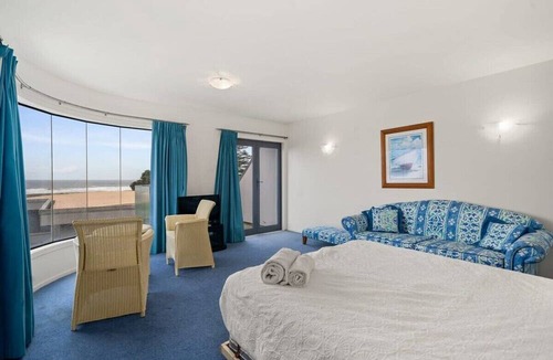 Mount Maunganui House | Beachfront Townhouse w/Breathtaking Ocean Views