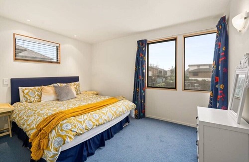 Mount Maunganui House | Beachfront Townhouse w/Breathtaking Ocean Views