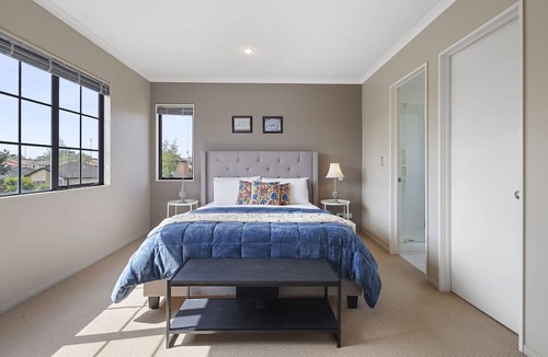 Henderson Apartment | Spacious Family Home -Fully Fenced Yard