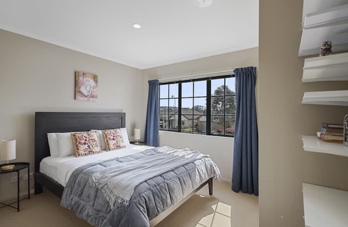 Henderson Apartment | Spacious Family Home -Fully Fenced Yard