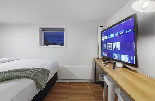 Henderson Apartment | Newly Renovated Studio w Parking-Netflix