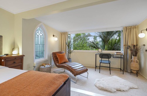 Titirangi Apartment | Tranquil Bush Haven - Gardens - Bayview
