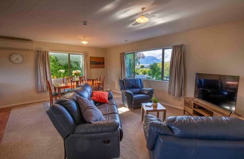 Methven House | Main St of Methven | Free Wi-Fi | Smart TV