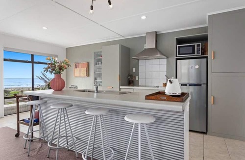 Waiotahi House | Beach, Bikes and Bonfires