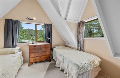 Lake Tarawera House | OTUMUTU LOOKOUT LAKEFRONT JETTY BOATSHED! 2 YEAR RENTAL AVAILABLE AFTER FEB 2025