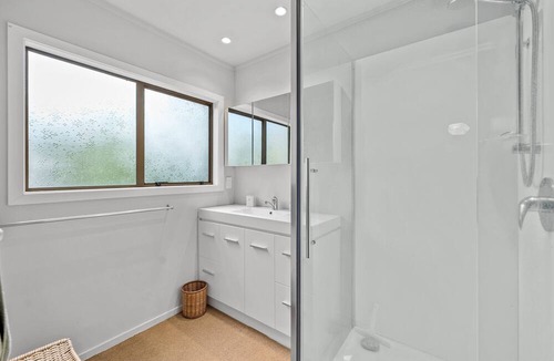 Lake Tarawera House | OTUMUTU LOOKOUT LAKEFRONT JETTY BOATSHED! 2 YEAR RENTAL AVAILABLE AFTER FEB 2025