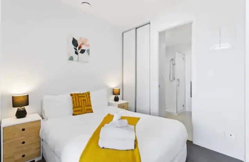Takapuna House | Lovely Bright Apartment - Central Takapuna!