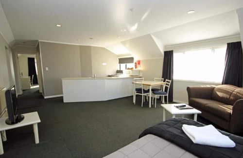 Lower Hutt Hotel | Champers Motor Inn
