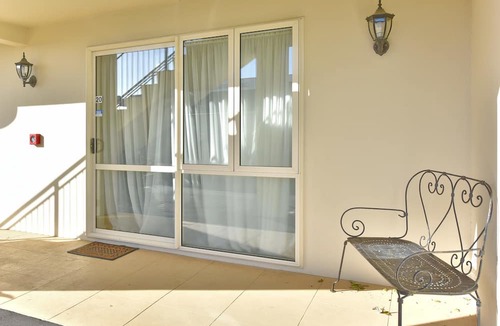 Redwood Hotel | Northcote Motor Lodge