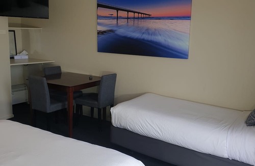 Redwood Hotel | Northcote Motor Lodge