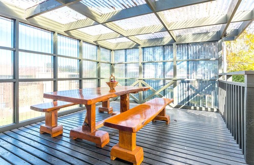 Springlands Hotel | Cherylea Motel