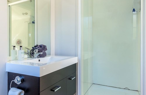Springlands Hotel | Cherylea Motel