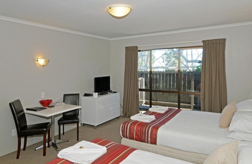 Onehunga Hotel | Airport Harbour View Motel