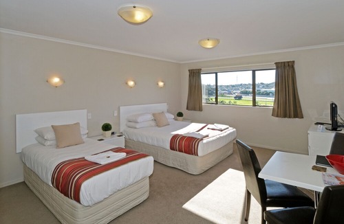Onehunga Hotel | Airport Harbour View Motel