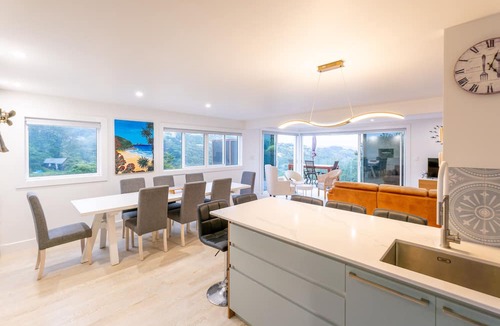Waiheke Island Villa | The Kingfisher House - Oneroa