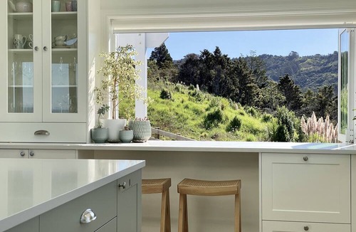 Leigh Villa | Songbird Villa - stunning views, spa and outdoor bath