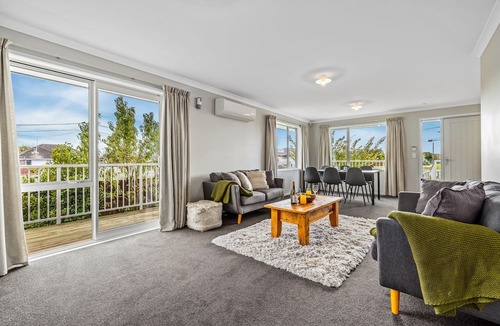 Christchurch House | Townhouse Tranquillity - Christchurch Holiday Home