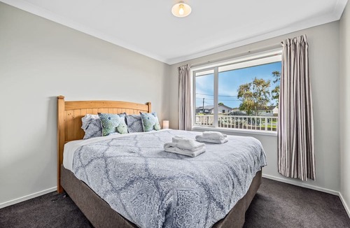 Christchurch House | Townhouse Tranquillity - Christchurch Holiday Home