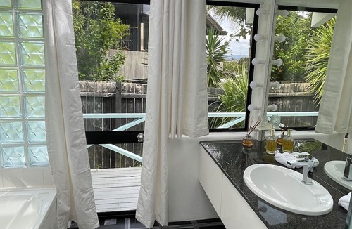 Beach Haven House | Iconic Estate -Unique Waterfront Experience